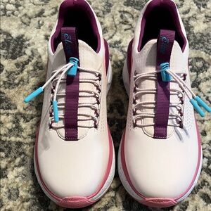 Clove New nursing shoes size 8